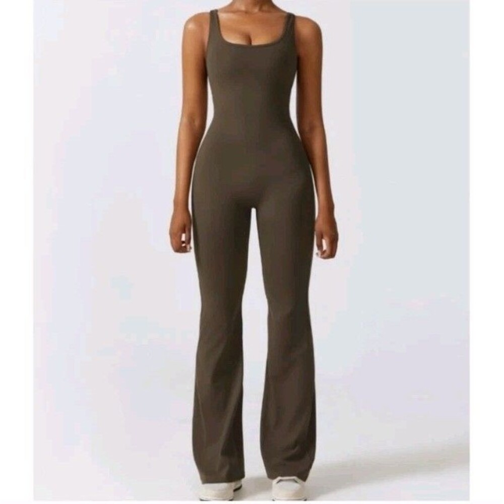 Evellyhootd Ariana One Piece Scrunch Butt Jumpsuit Medium Mocha Brown Flare Leg - Picture 3 of 9